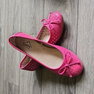 Cliffs by White Mountain Ballet Flat  Size 7 Wide